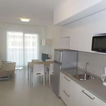 Apartament Modern With Rooftop Pool Bibione