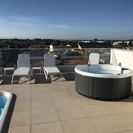 Apartman Modern With Rooftop Pool