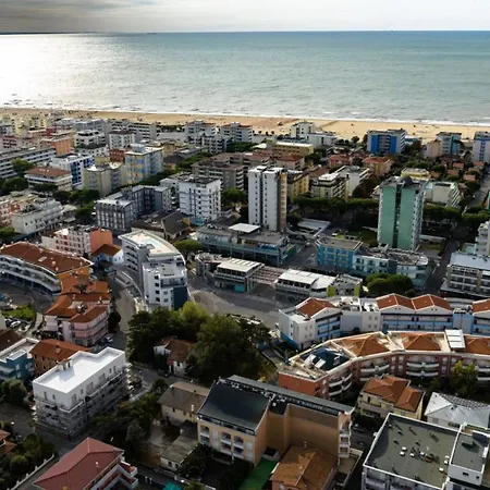 Modern With Rooftop Pool Apartament *